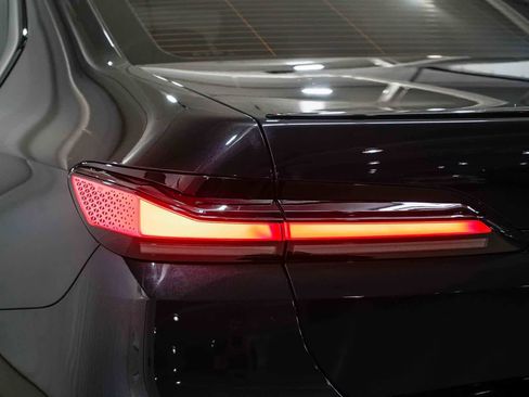 Used 2025 BMW 740i w/ Premium Package RWD image 9