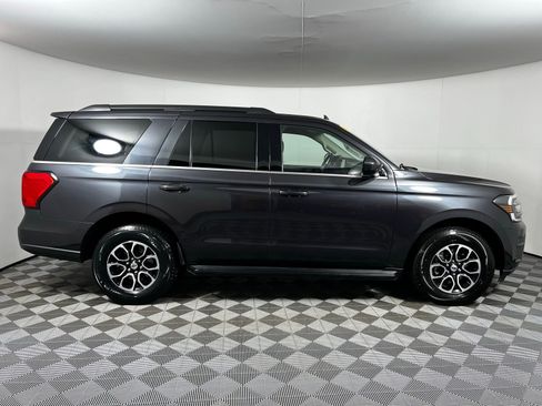 Used 2024 Ford Expedition XLT image 4