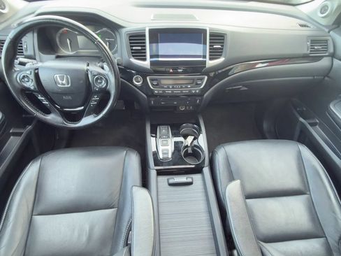 Used 2016 Honda Pilot Touring image 2