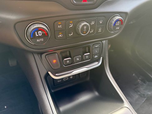 Used 2021 GMC Terrain SLE w/ Driver Convenience Package image 21