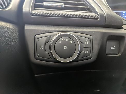 Used 2018 Ford Fusion SE w/ Equipment Group 201A image 19