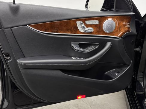 Used 2018 Mercedes-Benz E 400 4MATIC Sedan w/ Premium 1 Package image 12