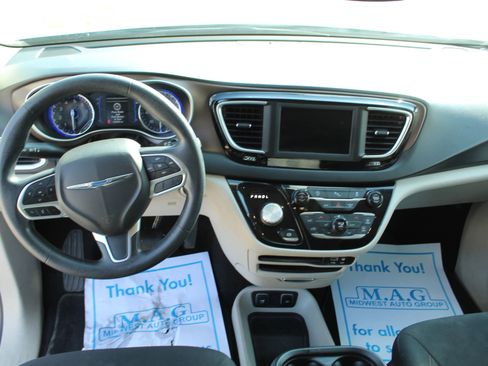 Used 2019 Chrysler Pacifica Touring Plus FWD image 16