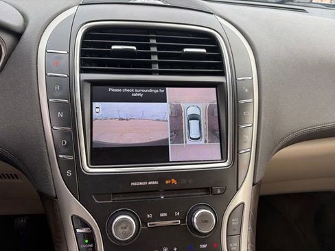 Used 2017 Lincoln MKX Reserve w/ Luxury Package FWD image 12