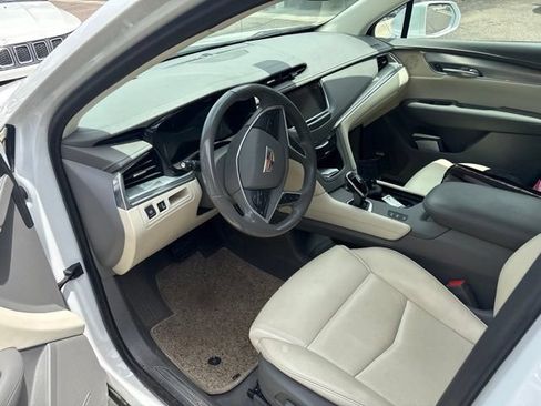 Used 2018 Cadillac XT5 Premium Luxury AWD/4WD image 3
