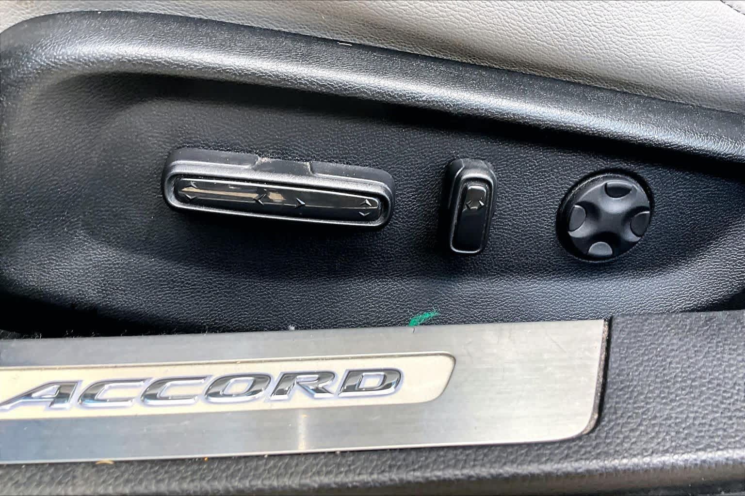 Used 2018 Honda Accord Touring image 33