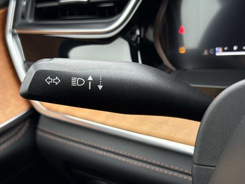 Used 2023 Jeep Grand Cherokee Summit image 10