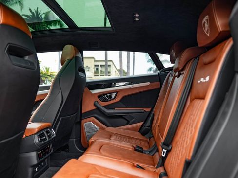 Used 2024 Lamborghini Urus S image 31