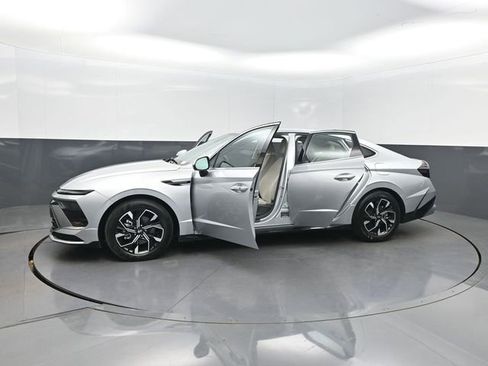 Used 2025 Hyundai Sonata SEL FWD image 12