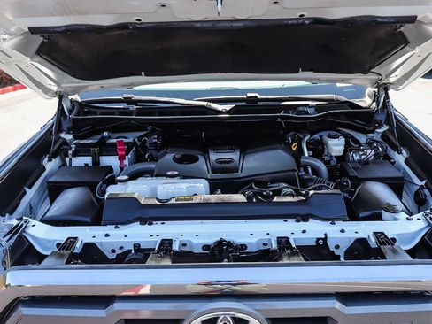 Used 2024 Toyota Tundra Platinum w/ TRD Off-Road Package AWD/4WD image 34