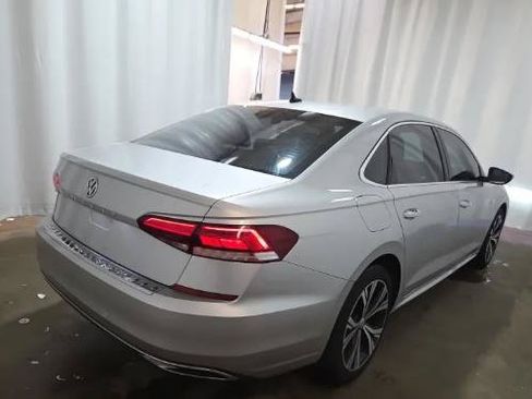 Used 2021 Volkswagen Passat 2.0T SE FWD image 3