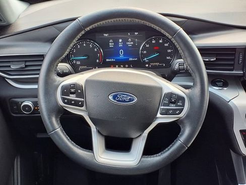 Used 2022 Ford Explorer XLT w/ Equipment Group 202A AWD/4WD image 30
