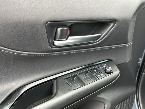 Used 2024 Toyota Venza LE image 16