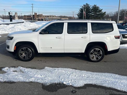 Used 2024 Jeep Wagoneer Series II w/ Flexible Seating Group image 2