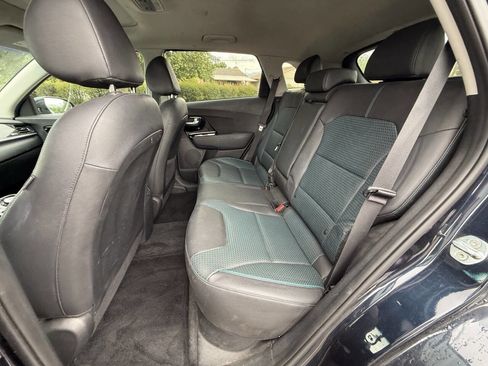 Used 2020 Kia Niro EX Premium FWD image 11