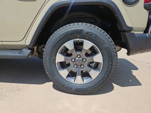 Used 2022 Jeep Wrangler Unlimited Sahara w/ Cold Weather Group AWD/4WD image 8