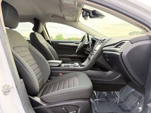 Used 2019 Ford Fusion SE FWD image 20