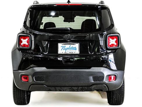 Used 2023 Jeep Renegade Altitude AWD/4WD image 7