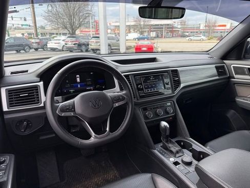 Used 2022 Volkswagen Atlas Cross Sport SE image 17