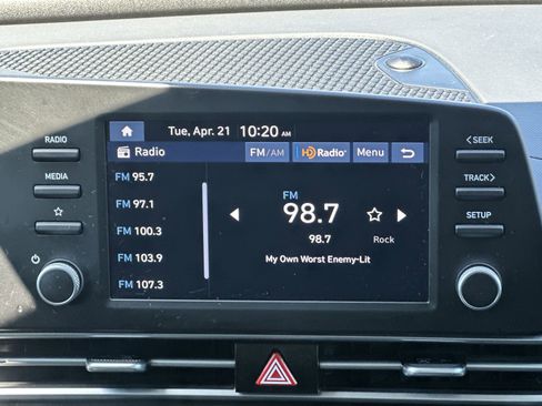 Used 2025 Hyundai Elantra SE FWD image 26