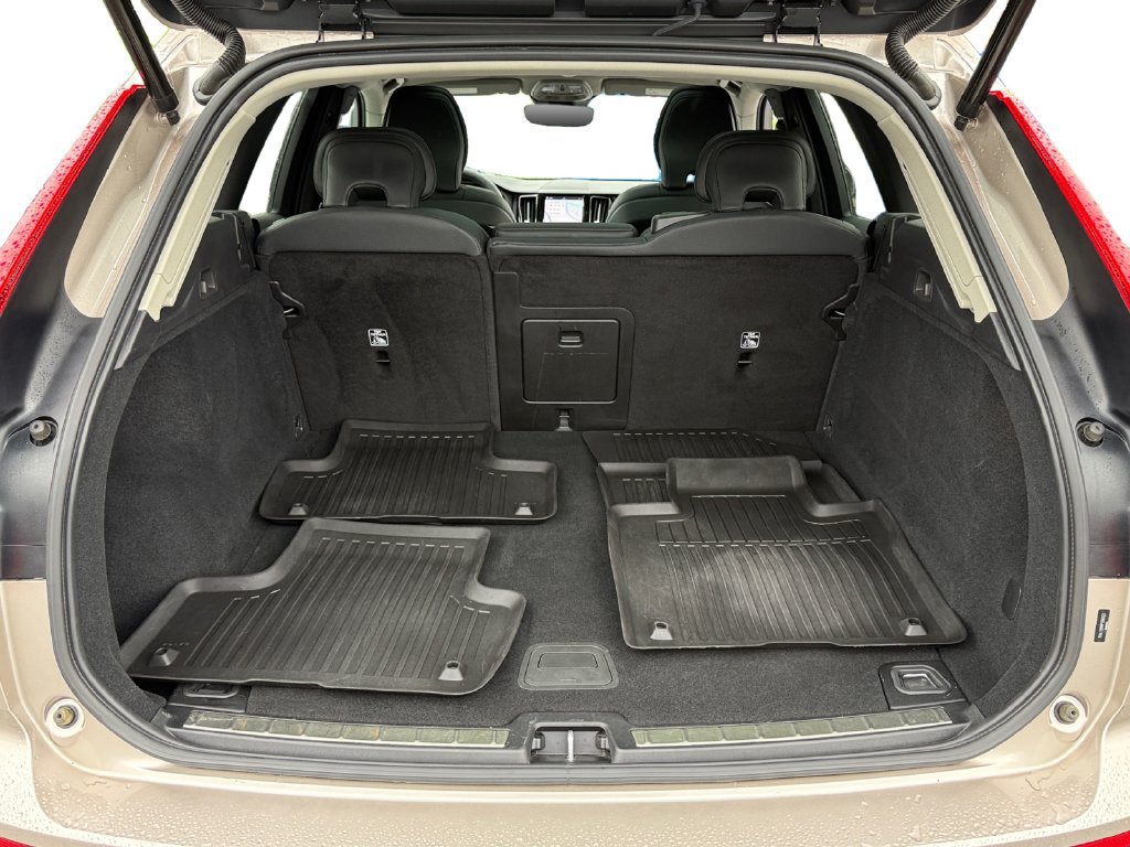 Certified 2023 Volvo XC60 B5 Plus w/ Climate Package AWD/4WD image 13