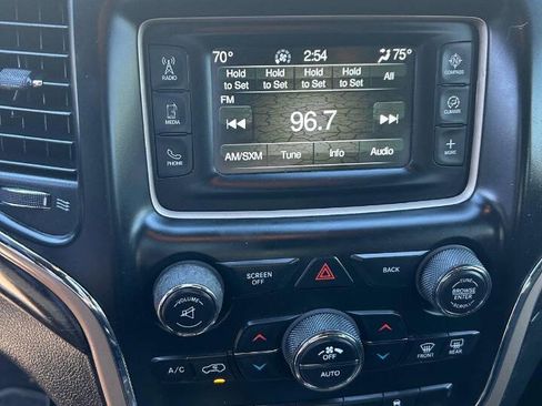 Used 2017 Jeep Grand Cherokee Laredo w/ Quick Order Package 2BE image 34