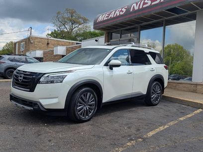 Used 2023 Nissan Pathfinder SL w/ SL Premium Package