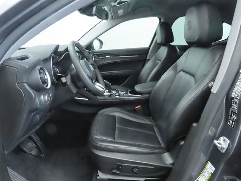Used 2020 Alfa Romeo Stelvio image 19