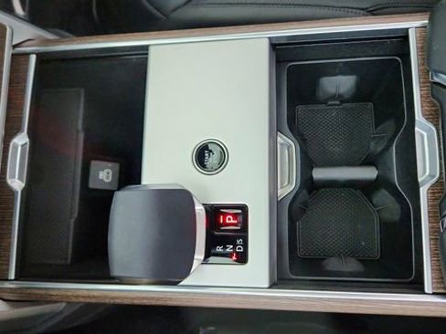 Used 2025 Land Rover Range Rover SE image 50
