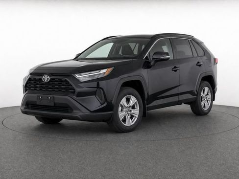 Used 2025 Toyota RAV4 XLE AWD/4WD image 8