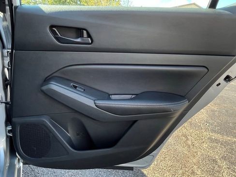 Used 2024 Nissan Altima 2.5 SV image 18