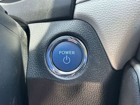 Used 2021 Toyota RAV4 XLE w/ Convenience Package AWD/4WD image 11