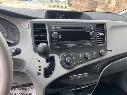 Used 2012 Toyota Sienna LE w/ Towing Pkg AWD/4WD image 13