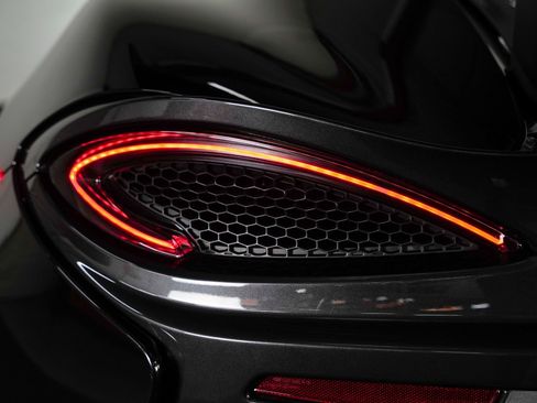 Used 2020 McLaren 620R image 27