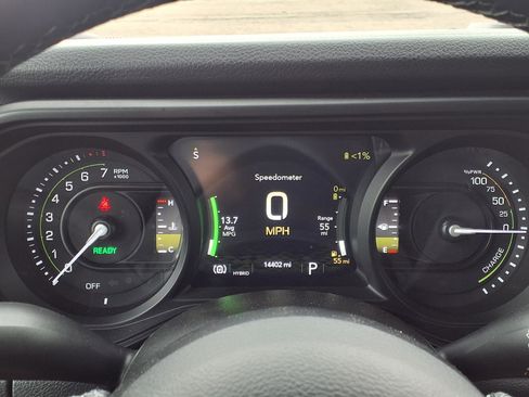 Used 2025 Jeep Wrangler Willys AWD/4WD image 21