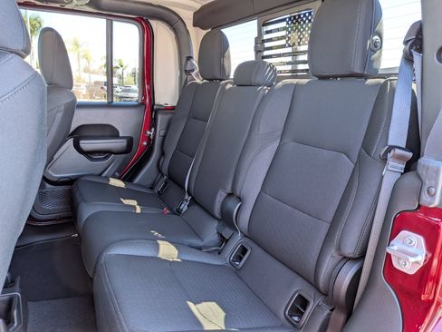 Used 2021 Jeep Gladiator Sport AWD/4WD image 28