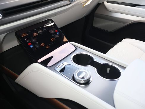 New 2026 Cadillac Vistiq Luxury AWD/4WD image 27
