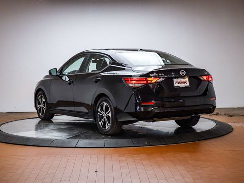 Used 2022 Nissan Sentra SV image 2