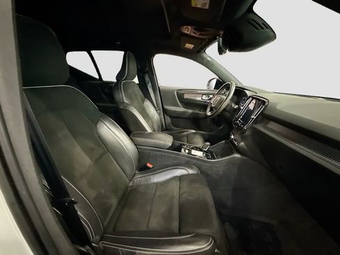 Used 2021 Volvo XC40 T5 R-Design w/ Climate Package image 29