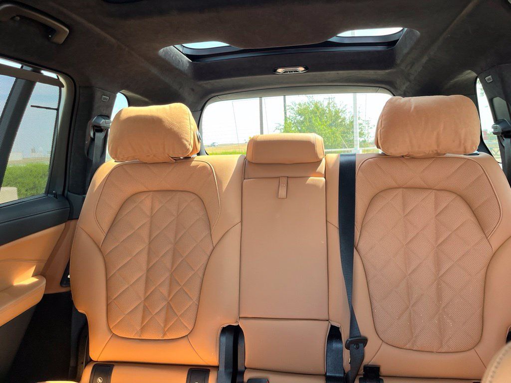 Used 2026 BMW X7 xDrive40i AWD/4WD image 9