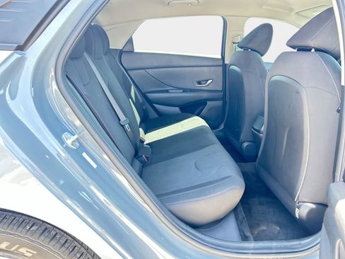 Used 2021 Hyundai Elantra SE FWD image 13