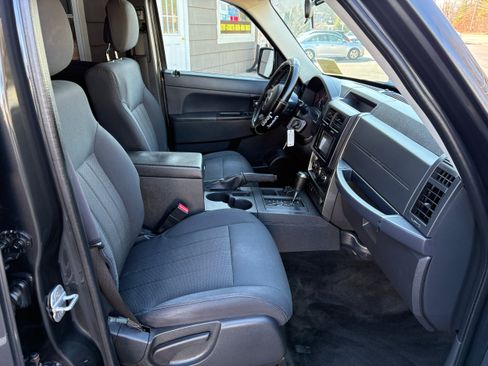 Used 2011 Jeep Liberty Sport image 22