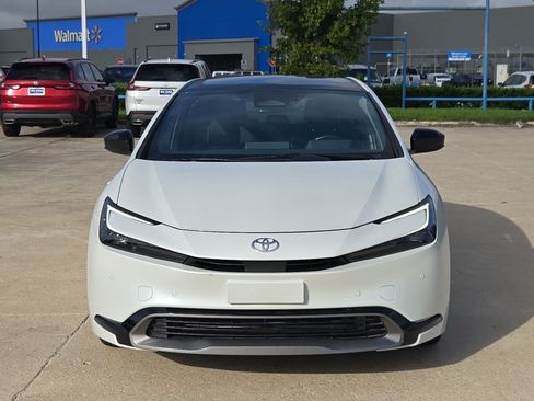 Used 2024 Toyota Prius XLE FWD image 10