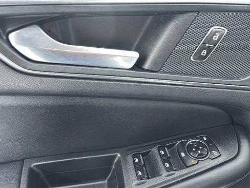 Used 2024 Ford Edge SE image 19