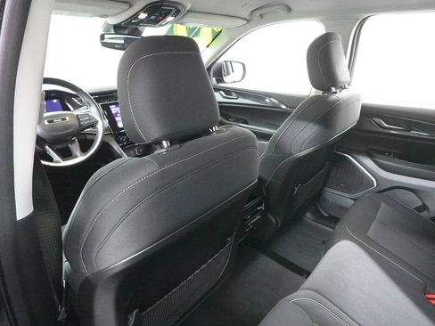 Used 2022 Jeep Grand Cherokee Laredo w/ Luxury Tech Group I image 24