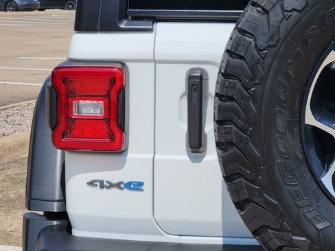Used 2023 Jeep Wrangler Unlimited Rubicon 4xe AWD/4WD image 15