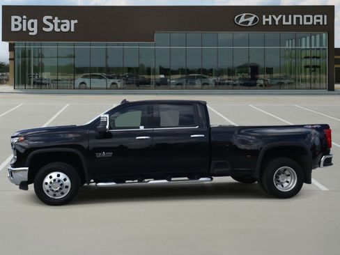 Used 2025 Chevrolet Silverado 3500 LTZ w/ LTZ Texas Edition image 3