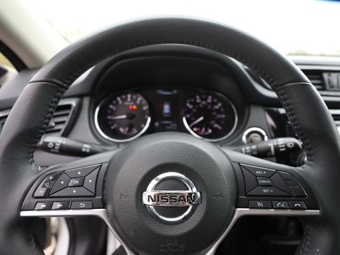 Used 2017 Nissan Rogue SV w/ Midnight Edition Package AWD/4WD image 24