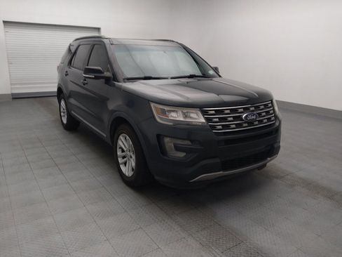 Used 2016 Ford Explorer XLT w/ Equipment Group 202A FWD image 13