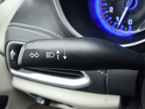 Used 2023 Chrysler Pacifica Touring-L image 39